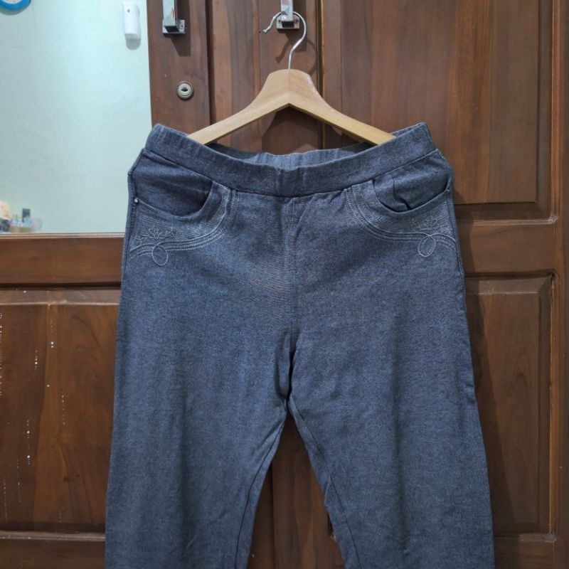 PRELOVED MURAH Celana Pakaian Bawahan Cewek Wanita Perempuan Bekas Pernah Dipakai Warna Dark Grey Ab