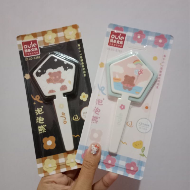 

Gunting segitiga kecil