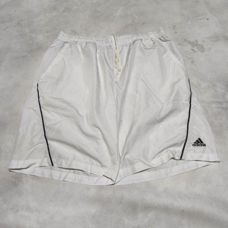 Celana pendek olahraga adidas putih list hitam