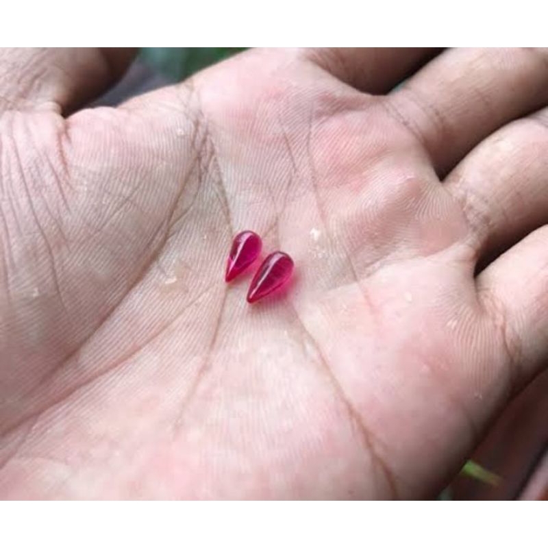 Batu Merah Delima Asli Sepasang Bentuk Buah Delima