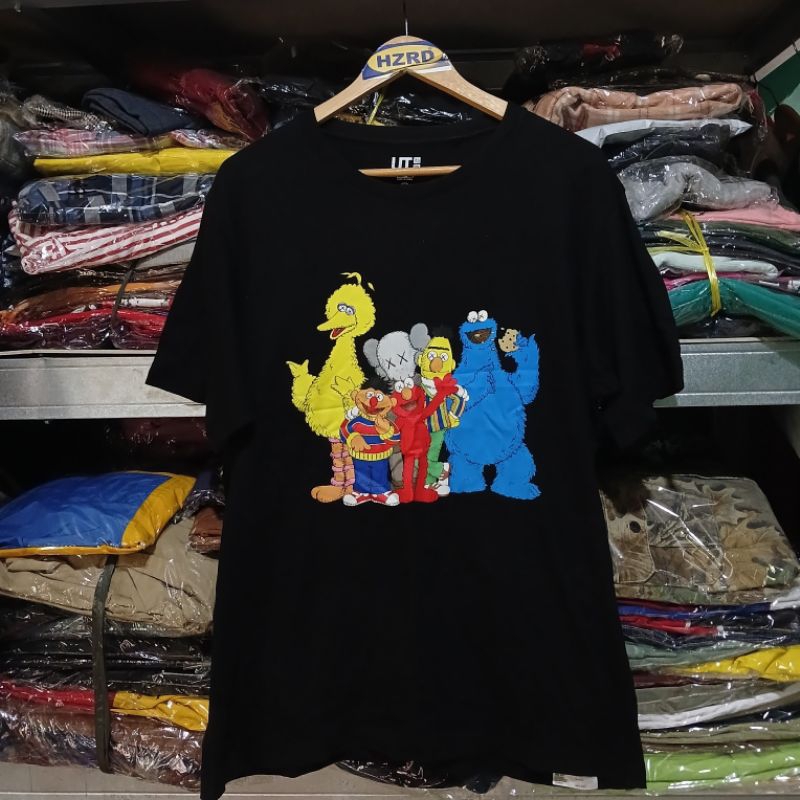 kaos uniq x kaws x sesame street second XL
