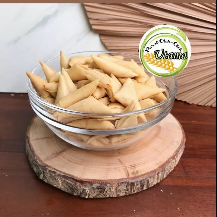 

Samosa manis pedas segitiga isi abon ayam 250 gr / snack kiloan