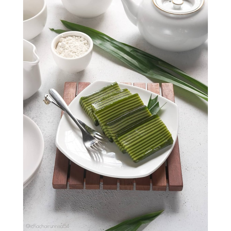 

KUE LAPIS TEPUNG BERAS, HIJAU DAN COKLAT