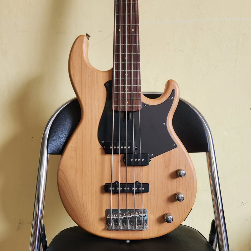 bass yamaha bb235