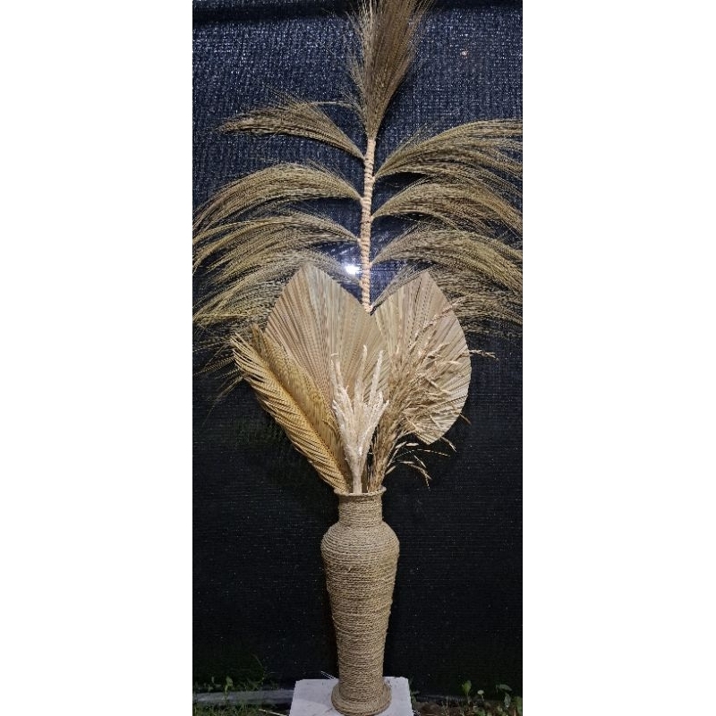 bunga hias , bunga sudut ruang tamu ,bunga dekorasi ruangan . paket bunga dengan vas tali mendong