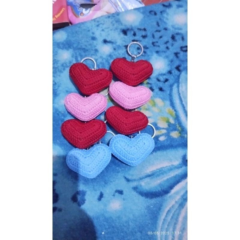 SOUVENIR / HADIAH GANCI RAJUT LOVE