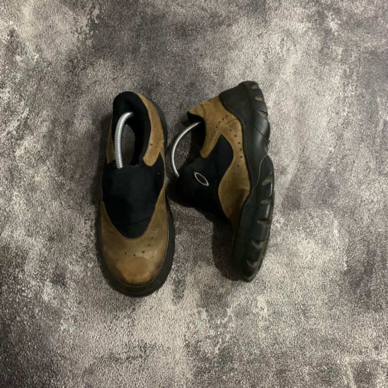 sepatu oakley flesh men