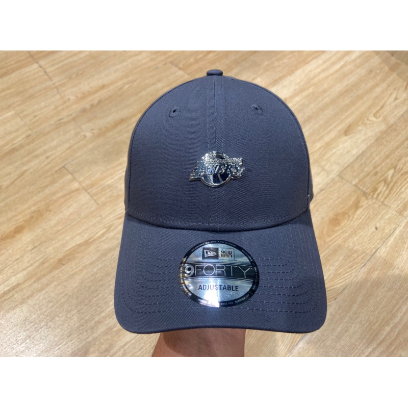 Topi NEW ERA METTALIC PIN 9FORTY OSFM | 60565152