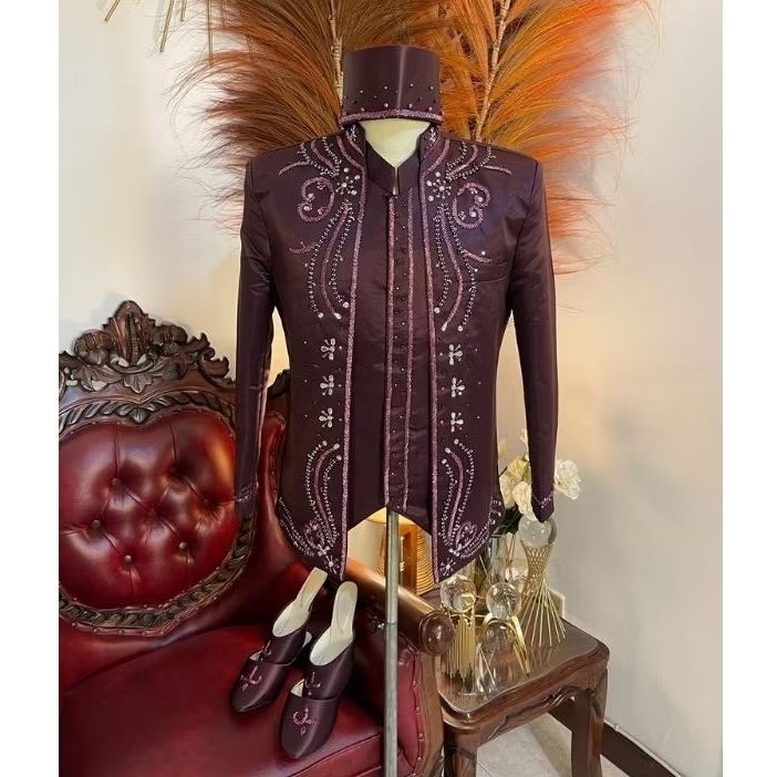 Setelan pengantin pria warna burgundy bahan tafeta bridal payet batu swarovski