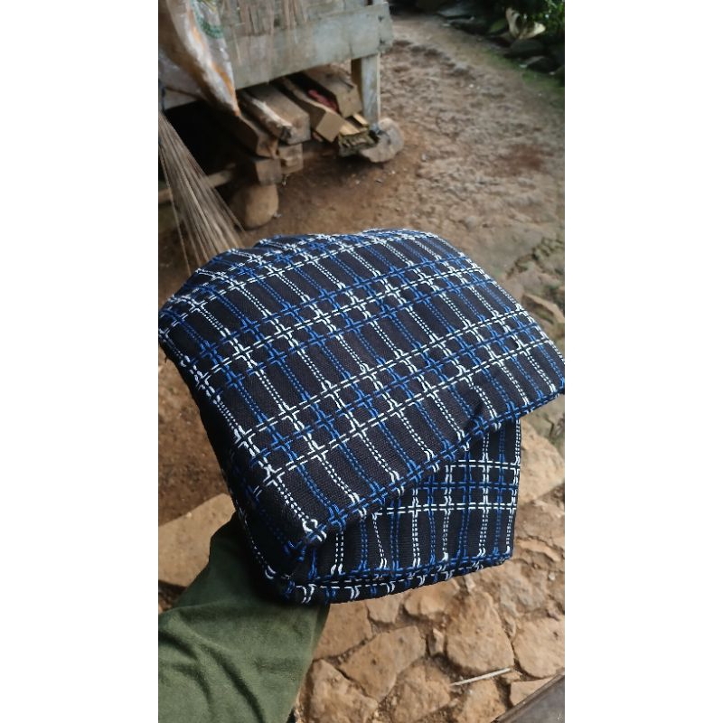 kain tenun baduy ,warna dasar hitam dan biru x putih