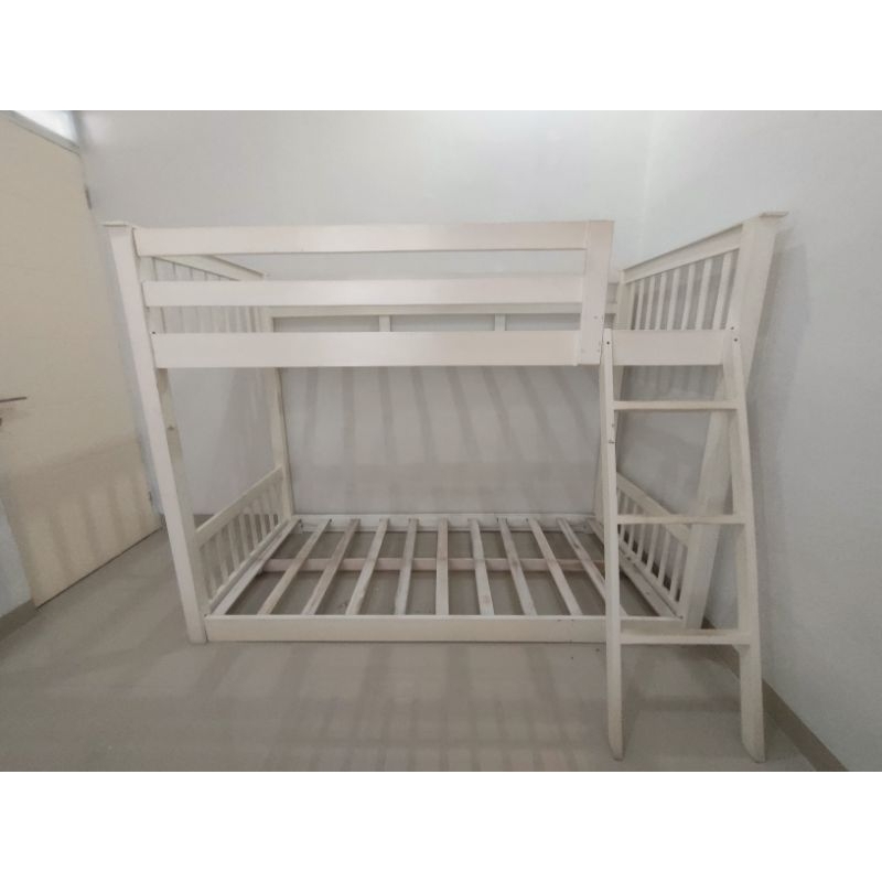 Ranjang Tingkat Kayu