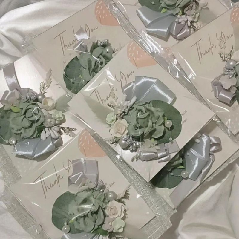 Sage greeen hijau wristhand flower wristhand hand korsase corsage bunga dada jas pengantin groomsmen