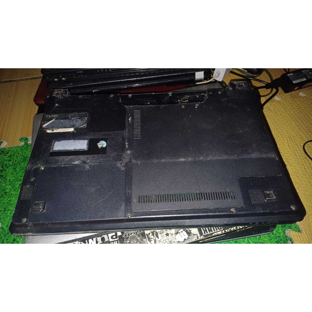 CASING LAPTOP ZYREX E4105
