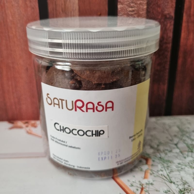 

Cookies Chocochip 215 gram by Saturasa Bandung Oleh-oleh Khas Bandung Kue Kering Lebaran Cemilan Coklat