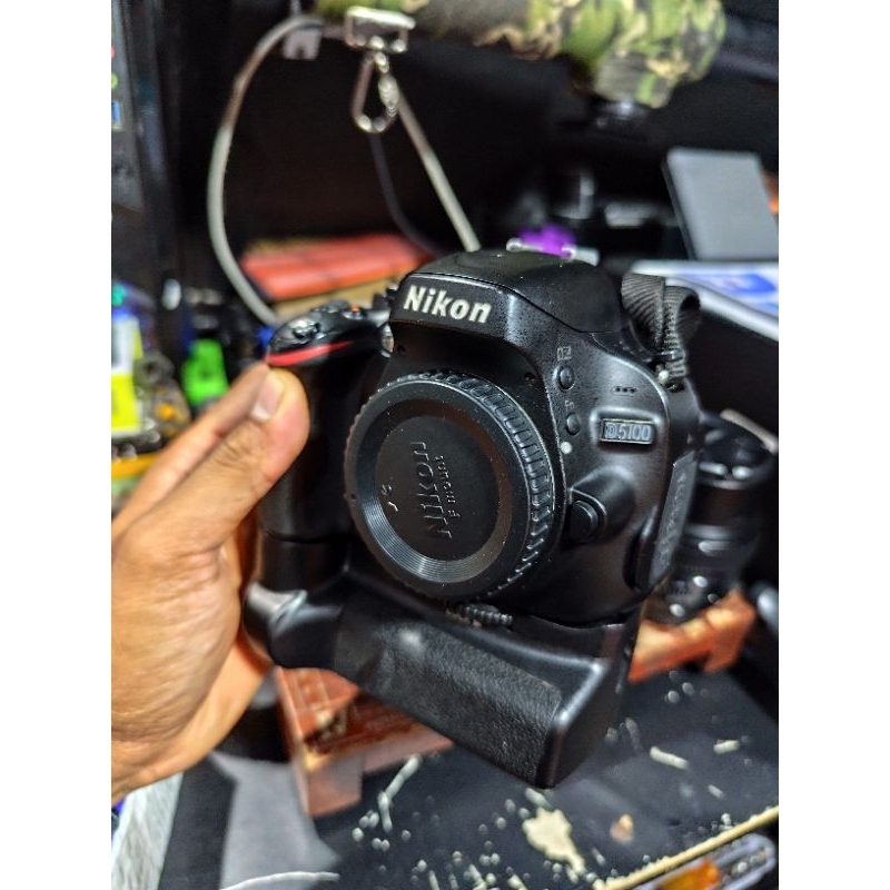 NIKON D5100 + BG LENSA Af-s 18-70mm + Fix 35mm F2