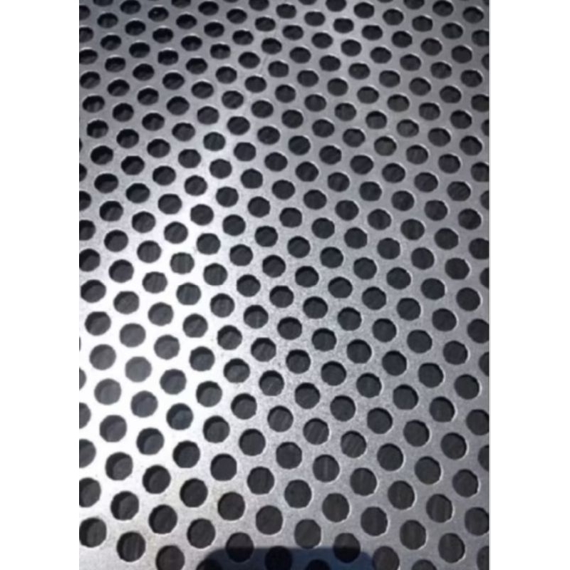 Plat Besi Lubang 7 mm tebal 0,8 mm ukuran 17x56 cm