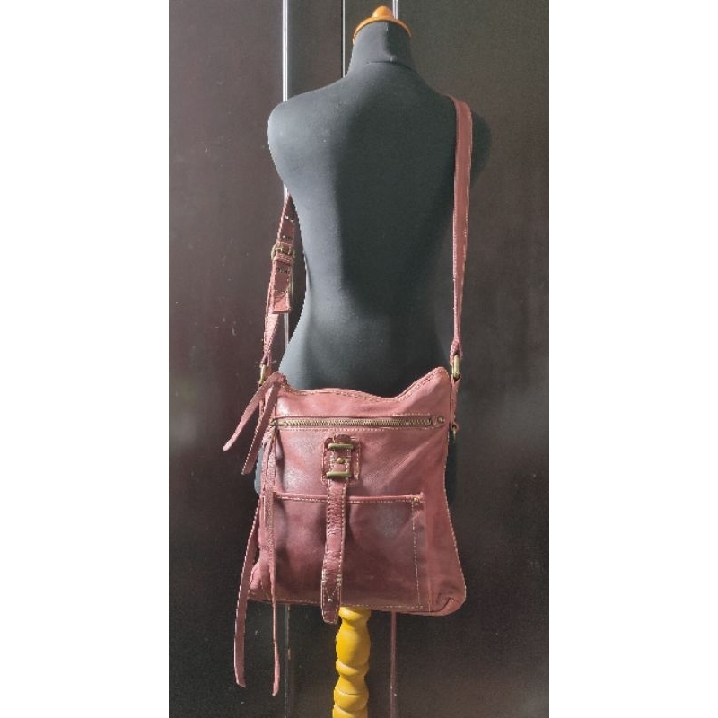 Sling Bag / Tas Selempang Unisex Kulit Asli Brand LUCKY BRAND Red Genuine Leather Preloved/second