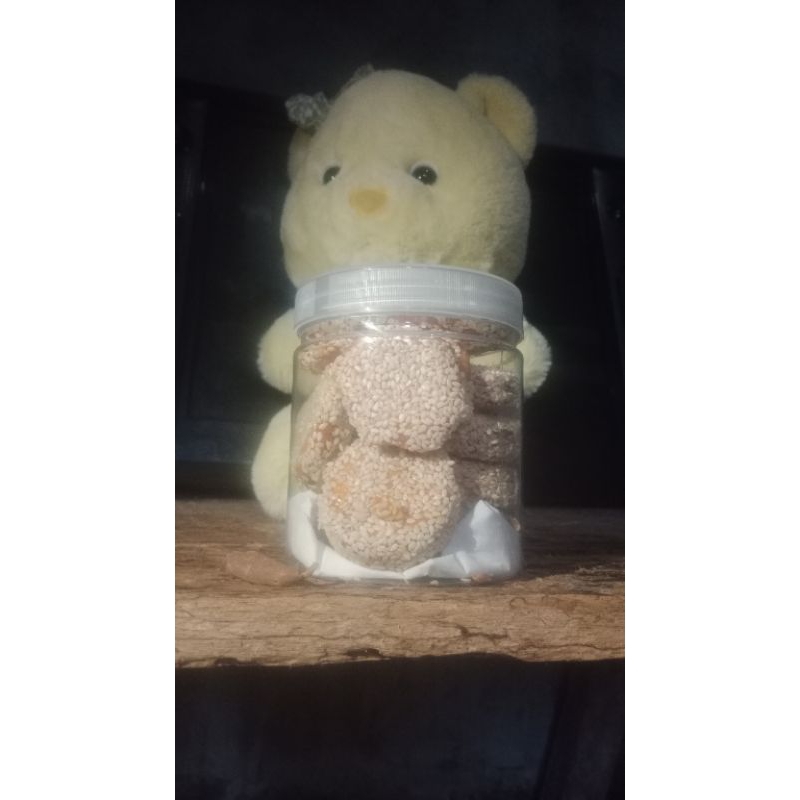 

kue biskuit wijen wadah toples isi 12