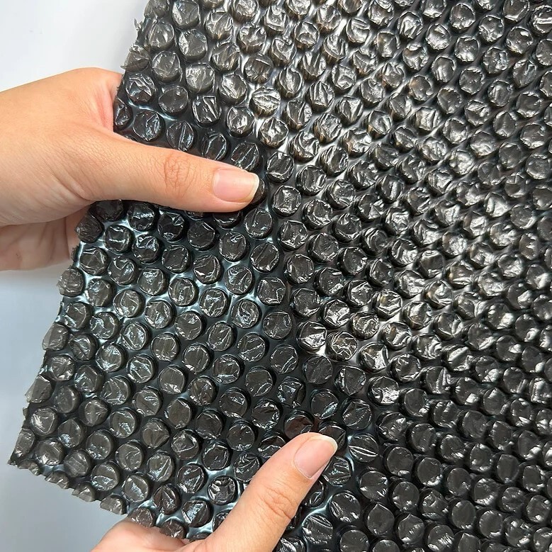 

Plastik Bubble Wrap Warna Hitam Untuk Tambahan Packing