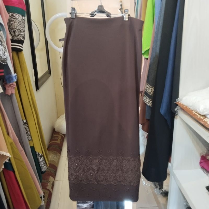 rok wanita warna coklat