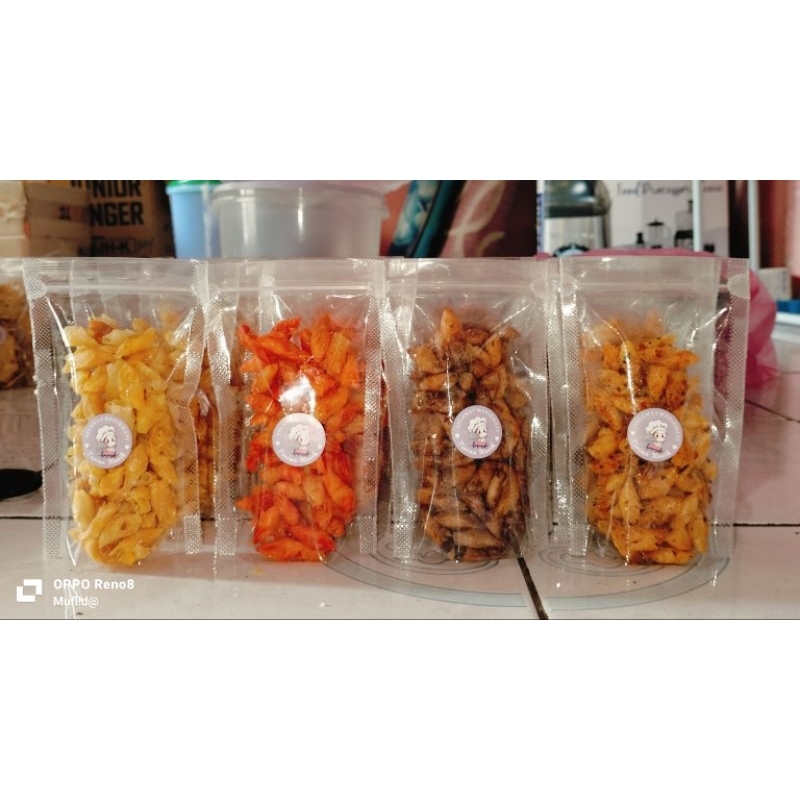 

Lumring keripik lumpia pedas, asin, balado, jagung manis