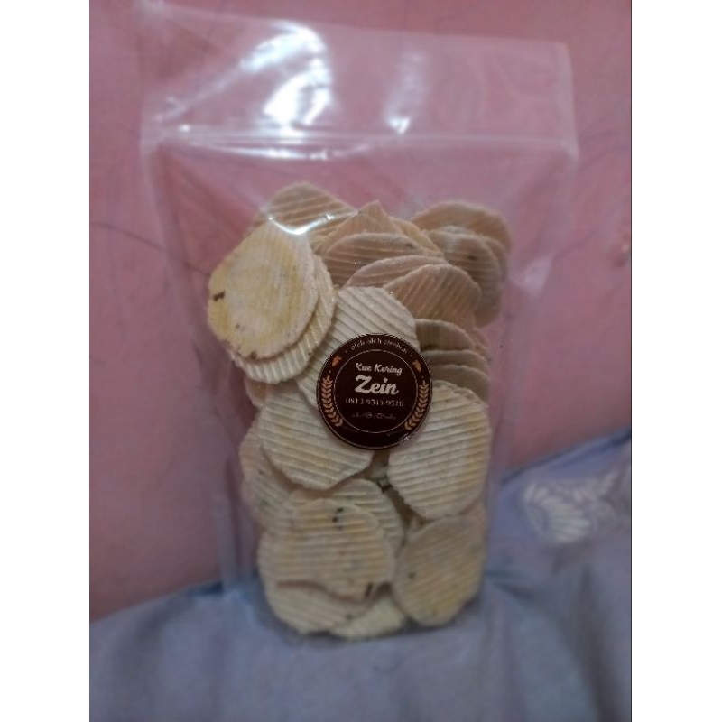 

kue gapit bawang cemilan khas cirebon gurih renyah