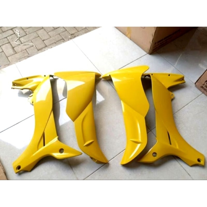 sayap luar dalam jupiter z warna kuning