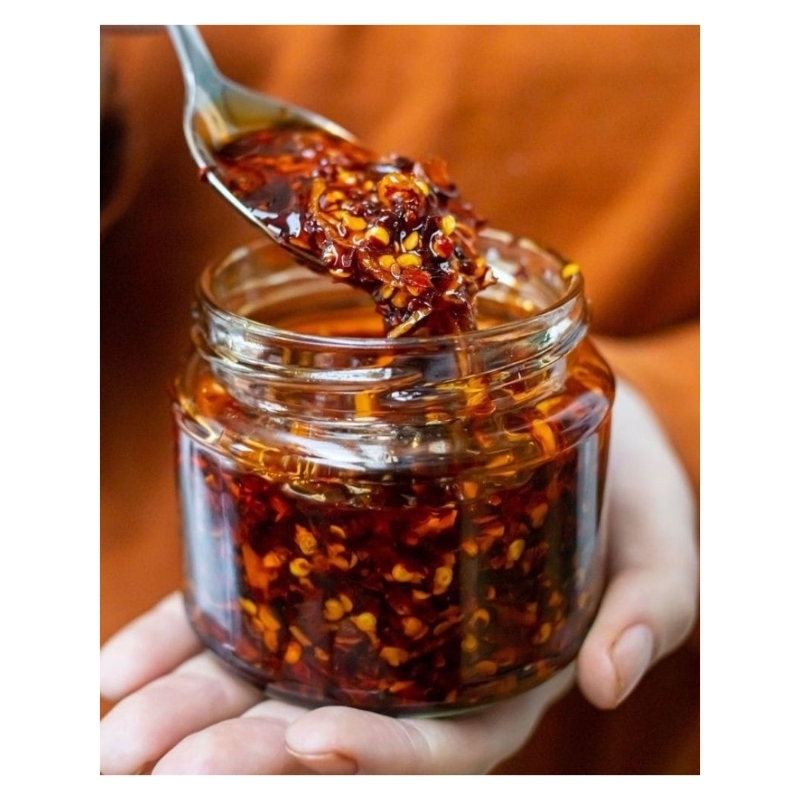 

Chili Oil Pedas level 50 - Minyak Cabe untuk Dimsum/Ramen, Kemasan Botol 150 ml.