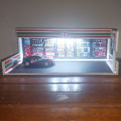 diorama parkiran minimarket 7eleven