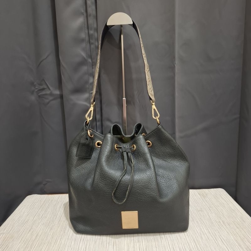 Couronne Hobobag Serut Bucket Kulit Asli in Black
