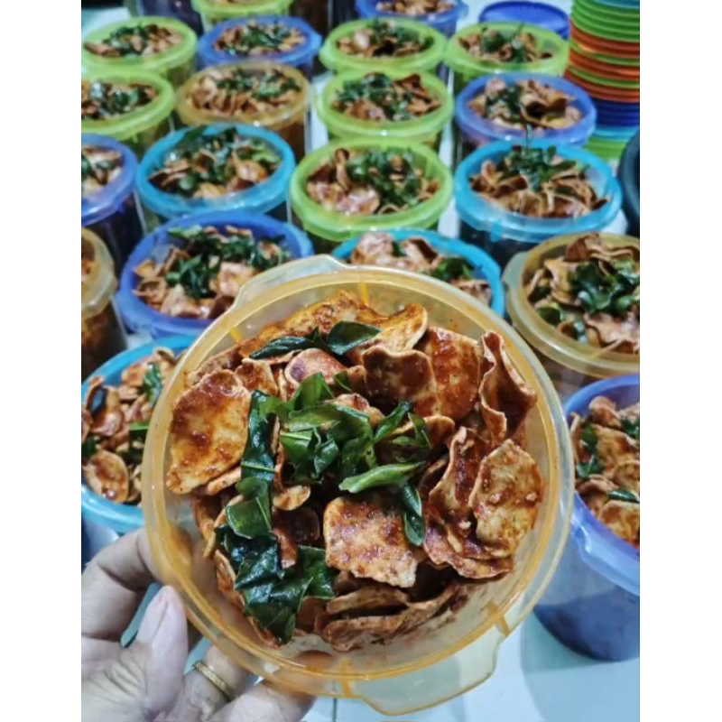 

Basreng, lumpia, makaroni bantet besar, makaroni bantet kecil, kerupuk seblak, kerupuk beton, kerupuk rafael,pilus Cikruh Daun Jeruk