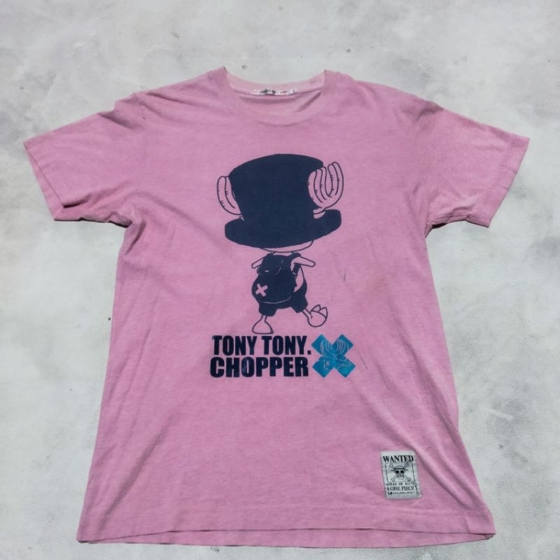 Baju kaos anime uniqlo x one piece chopper pink