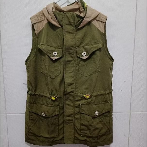 vest cargo