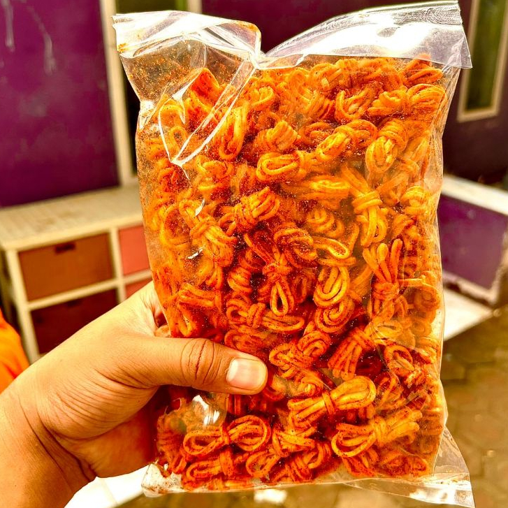 

MIE GULUNG CRISPY 500 GR PEDAS DAUN JERUK MAMIN.ID