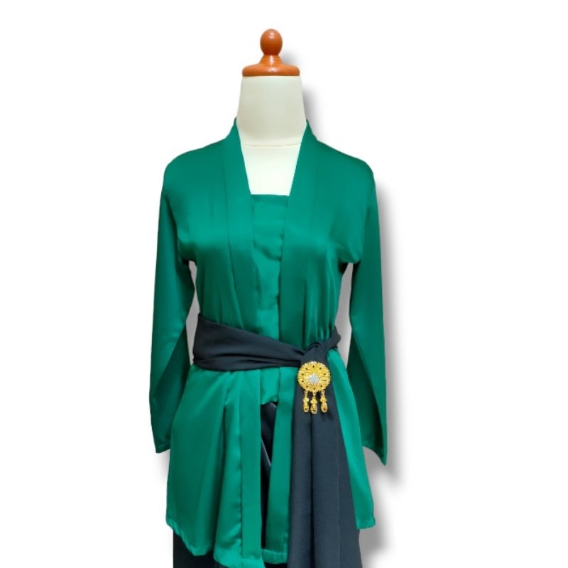 Premium One Set Setelan Kebaya Kutubaru Hijau Emerald, Rok Lilit Hitam, Slendang Hitam