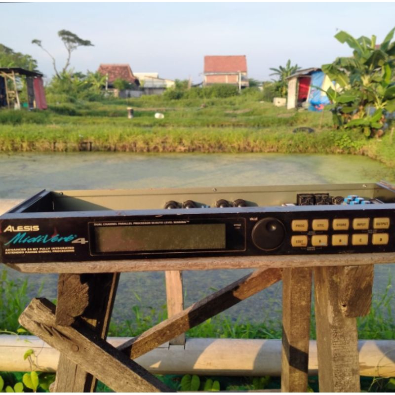 efek vocal Alesis midiverbr original malaysia
