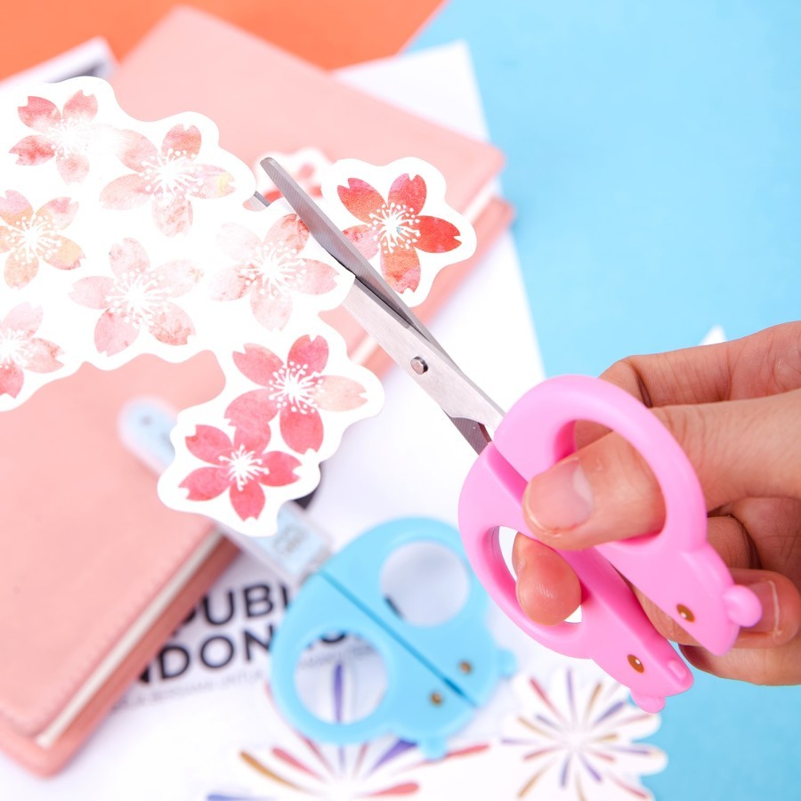 

Deli Gunting Kids Scissors Gunting Kertas Anak Ujung Tumpul Aman Digunakan ED60200
