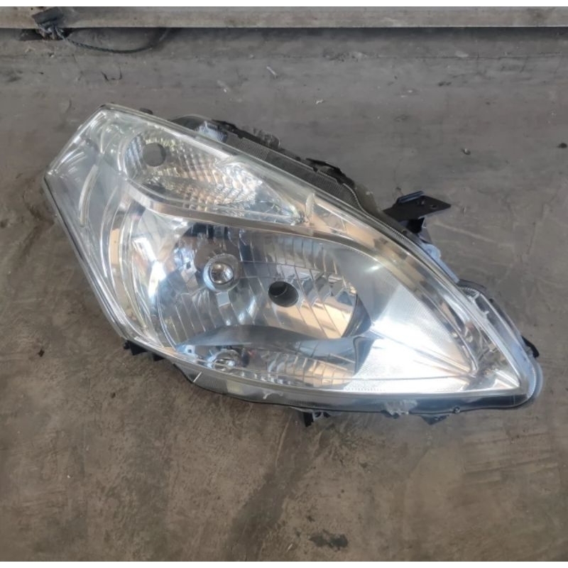 headlamp lampu depan Mobil Suzuki Ertiga original kanan