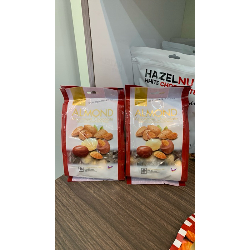 

Almond Chocolate TYL 200gr Mix flavour 250gr Snack Coklat Gula Almond