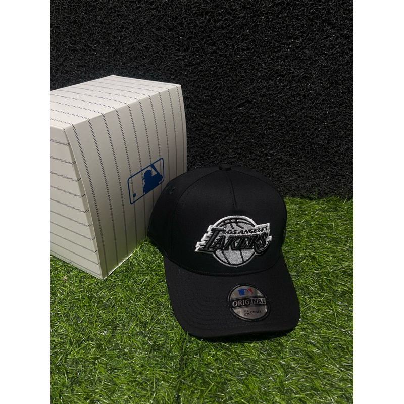 Lakers Putih Hitam Bahan Hitam Topi Premium