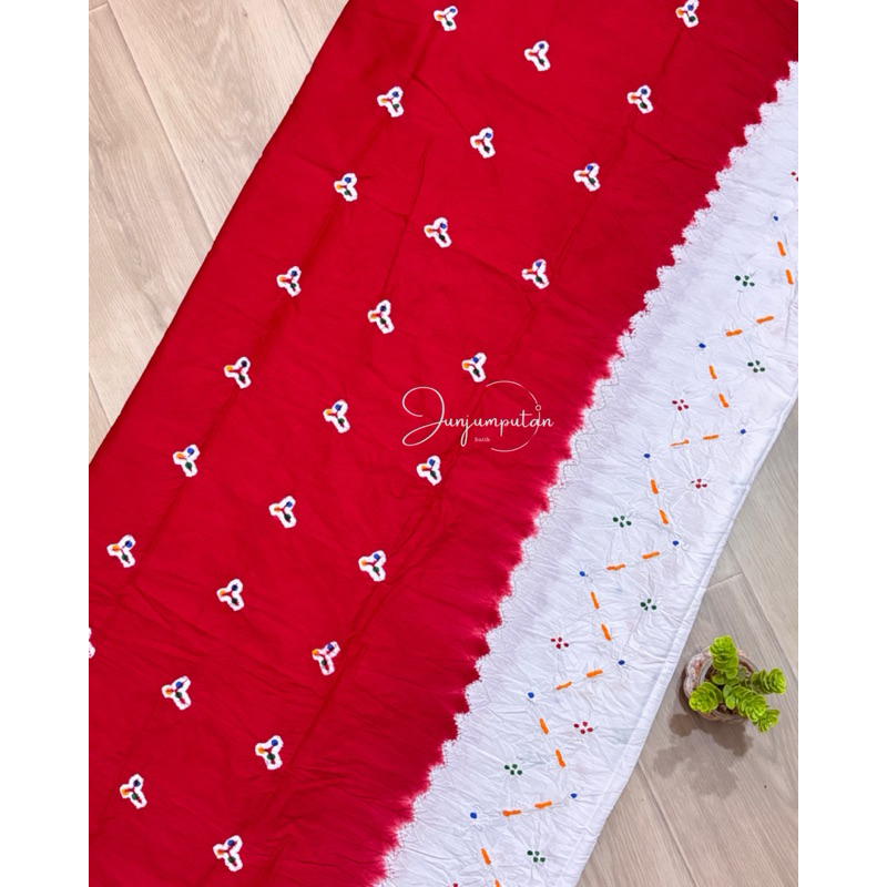 Kain Jumputan Merah Putih