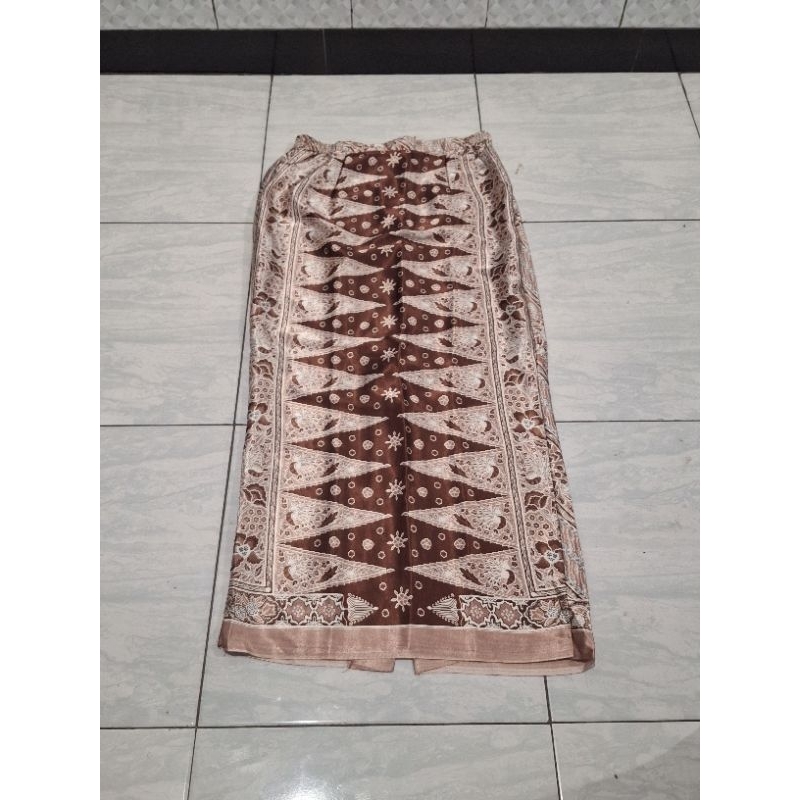preloved rok batik rok kebaya bahan satin maxmara cream