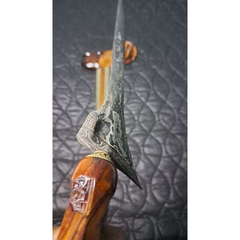 Keris Sepuh Tilam Upih Pamor : Rojo Gundolo (Orang Berdoa)