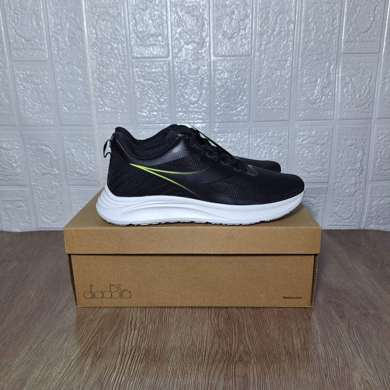 Sepatu Lari Diadora Michael M black