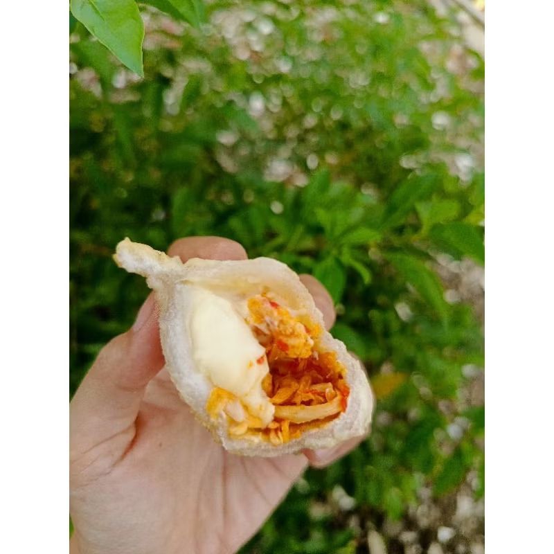 

Cireng isi ayam suwir mercon, cireng isi kejuu.