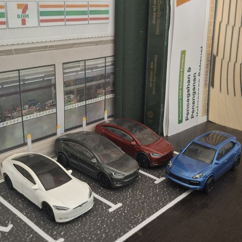 Matchbox Tesla & Porsche
