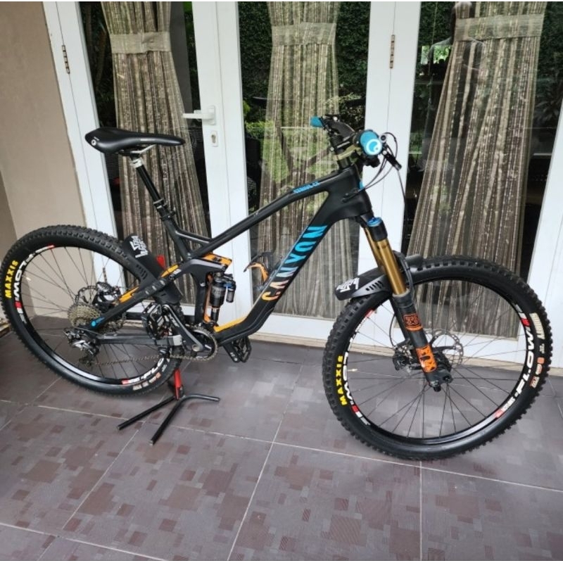 TERMURAH Sepeda MTB tipe Enduro Canyon Strive CF 8.0 - Like New