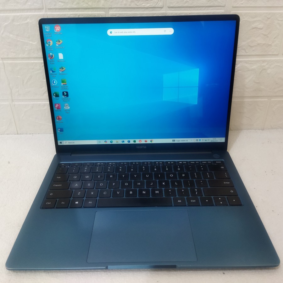 Laptop Realme dengan Kaca Hitam Realme Rmnb Core I3 1115G4 8Gb ram 256 Uhd Graphics