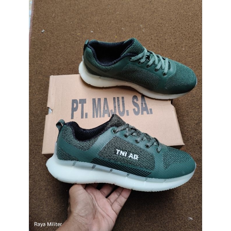 sepatu kets / sepatu olahraga TNI AD