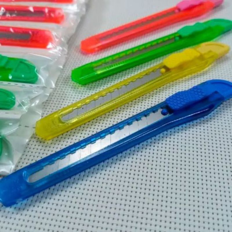 

Promo Murah 1 Pcs-Cutter Kecil Montana - Pisau Cutter